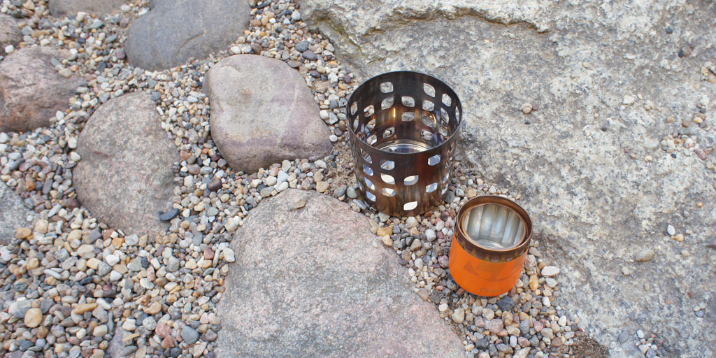 Alcohol stove placed on bedrock, gravel and sand.