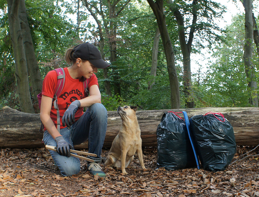 The heldenstuff team in action on World Cleanup Day.